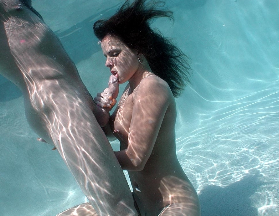 Daisy Loves the Water